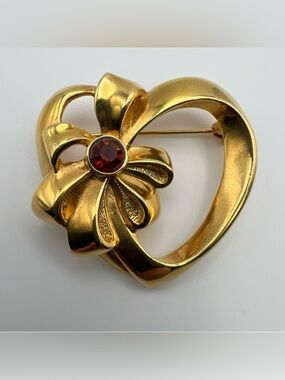 Vtg AVON Goldtone Bow Wrapped Heart Red Rhinestone Brooch